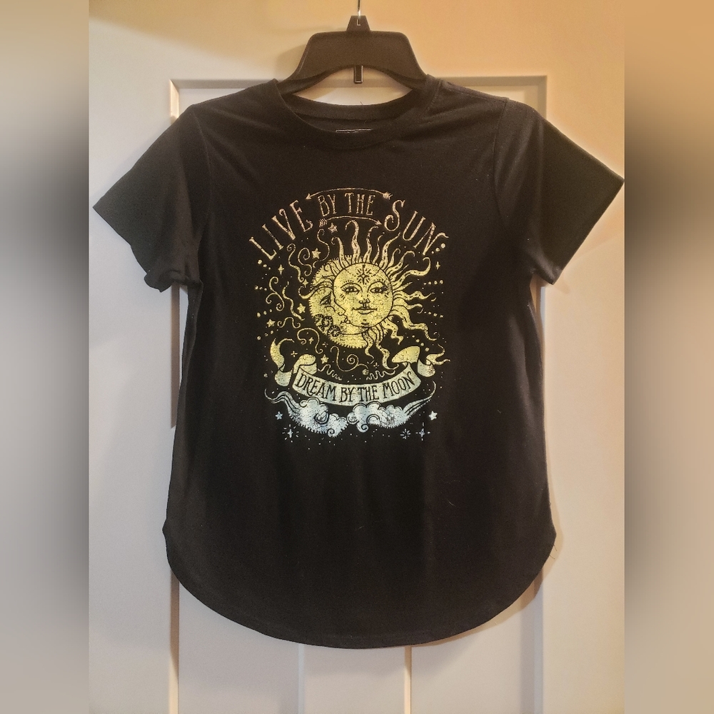 Black Design T Shirt Size M